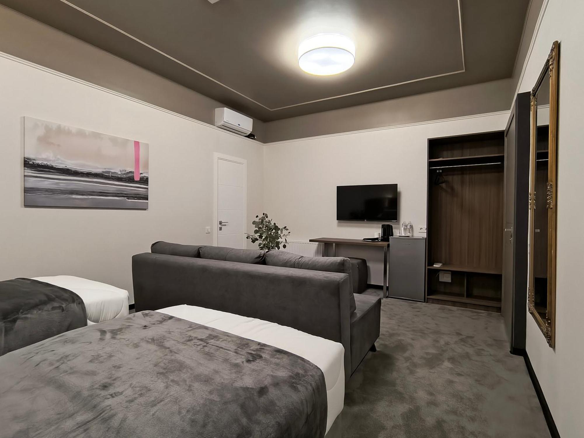 Mini Hotel On Brovarskaya Brovari Kültér fotó