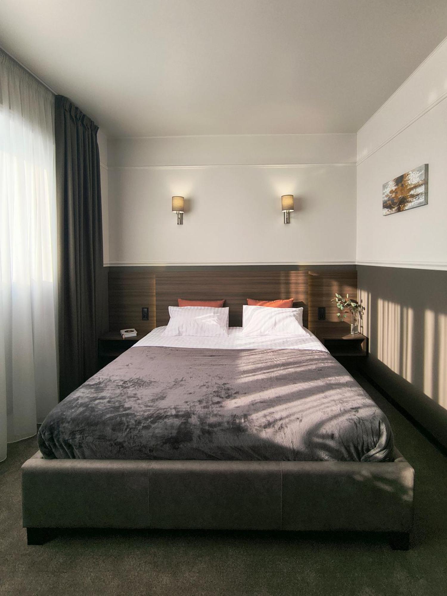 Mini Hotel On Brovarskaya Brovari Kültér fotó