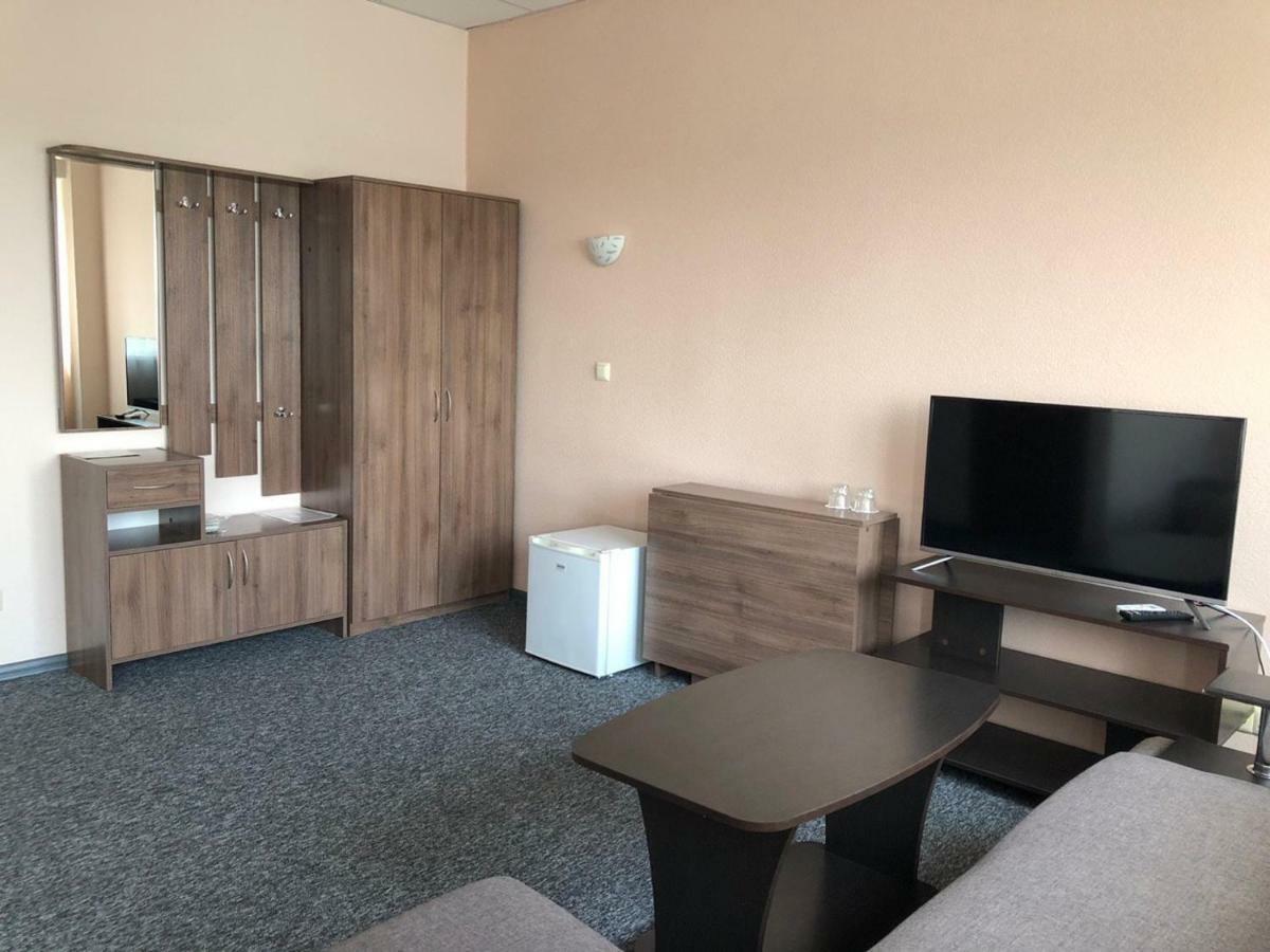 Mini Hotel On Brovarskaya Brovari Kültér fotó