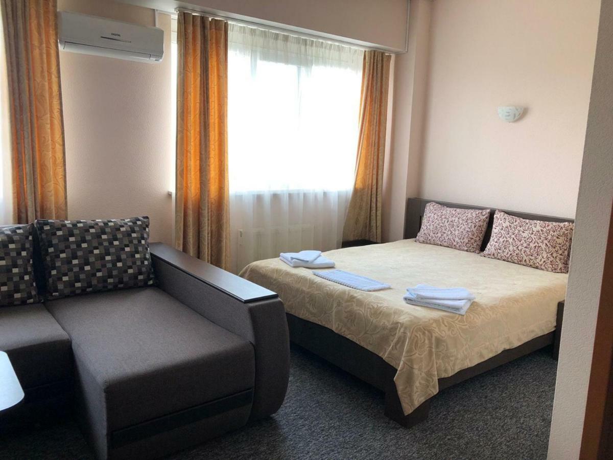 Mini Hotel On Brovarskaya Brovari Kültér fotó