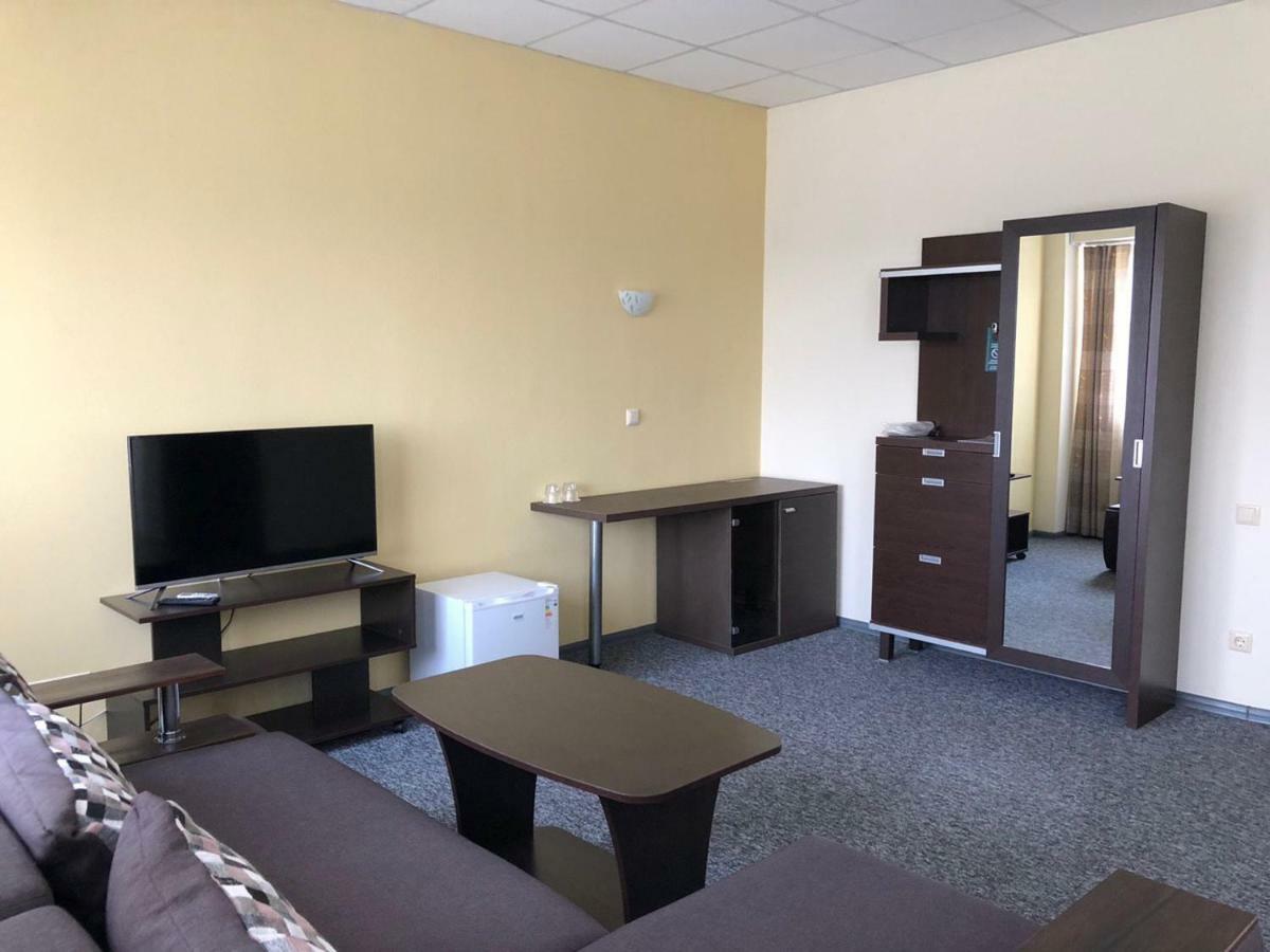 Mini Hotel On Brovarskaya Brovari Kültér fotó
