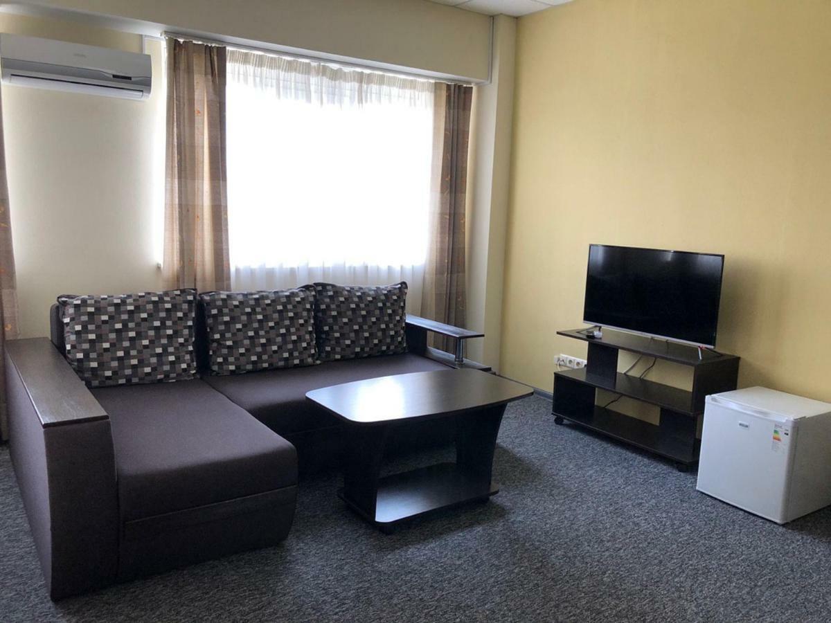 Mini Hotel On Brovarskaya Brovari Kültér fotó